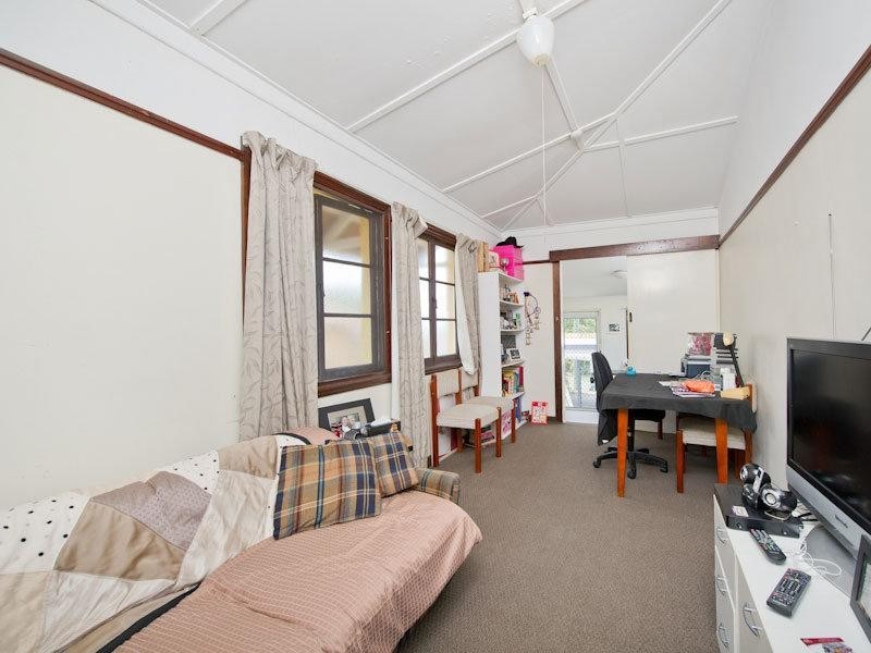 6 Hartfield Drive, Bardon QLD 4065