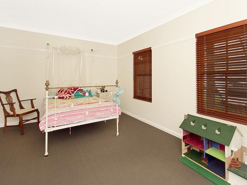 10 Dacca Street, Red Hill QLD 4059