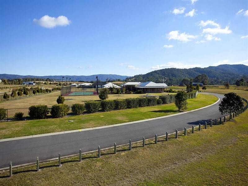 12 Sovereign Way, Samford Valley QLD 4520