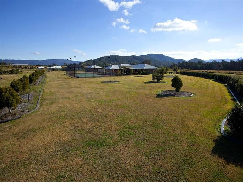 12 Sovereign Way, Samford Valley QLD 4520