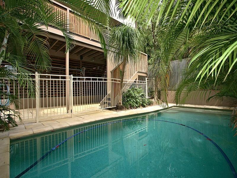 25 Dudley Street, Bardon QLD 4065