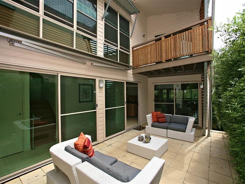 25 Dudley Street, Bardon QLD 4065