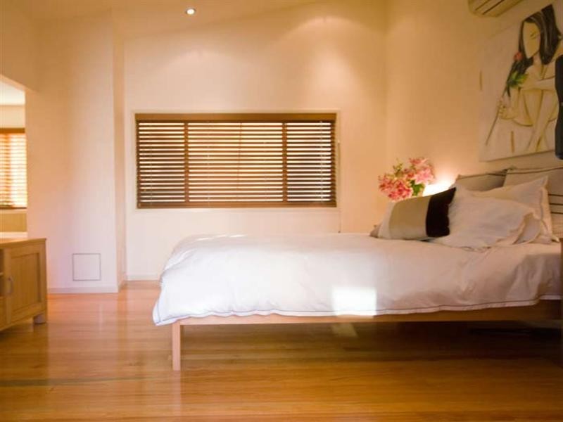 25 Dudley Street, Bardon QLD 4065