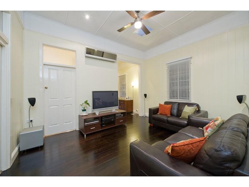 26 Thorn Street, Red Hill QLD 4059