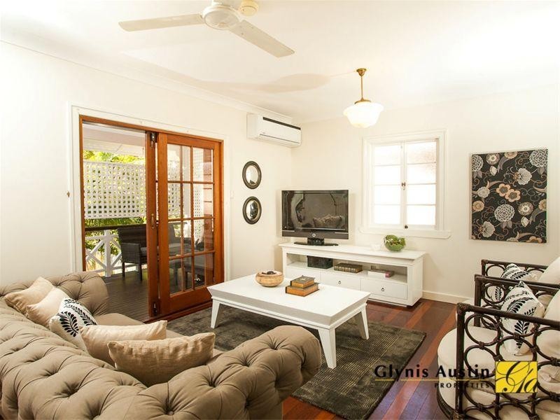 52 Lizzie Street, Bardon QLD 4065