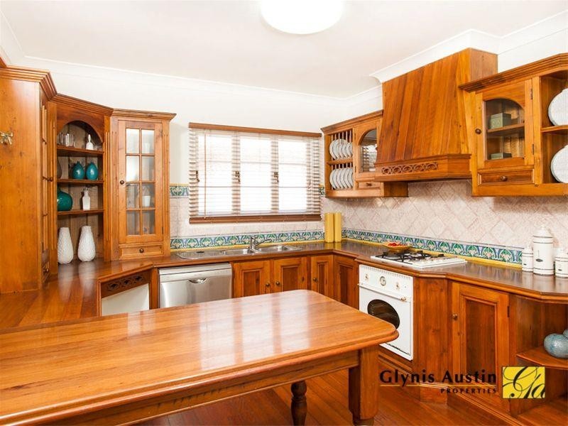 52 Lizzie Street, Bardon QLD 4065