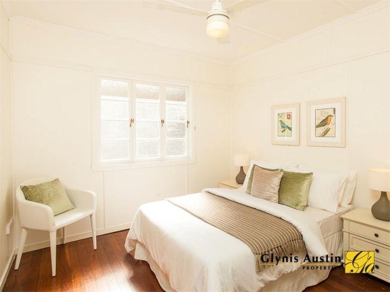 52 Lizzie Street, Bardon QLD 4065