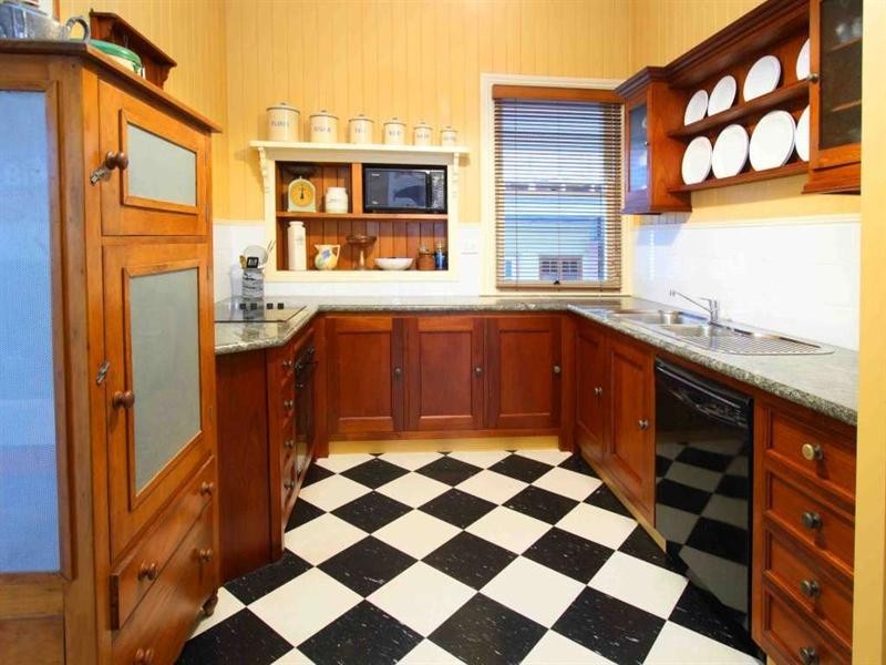 17 Glanosmond Avenue, Camp Hill QLD 4152