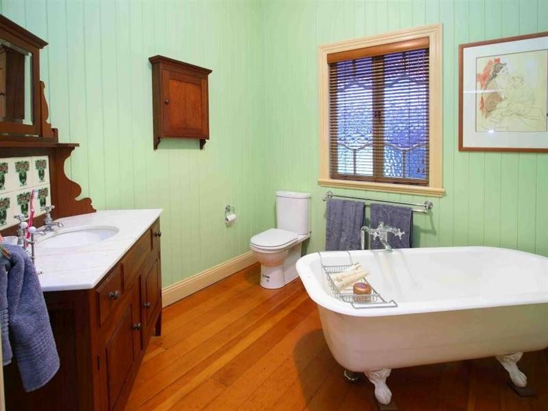 17 Glanosmond Avenue, Camp Hill QLD 4152