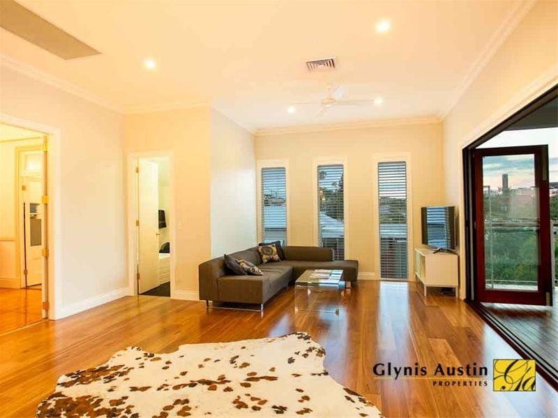 28 Nairn Street, Milton QLD 4064