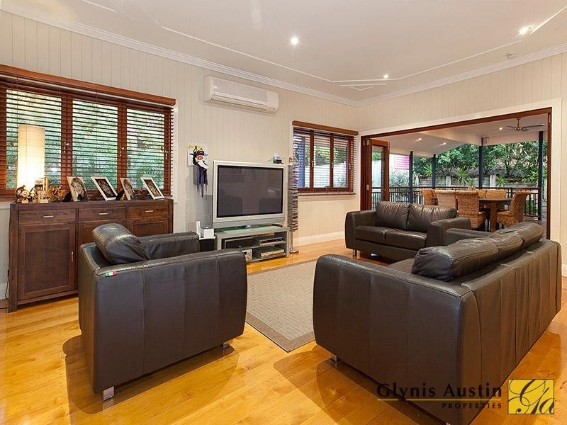 16 Vimy Street, Bardon QLD 4065