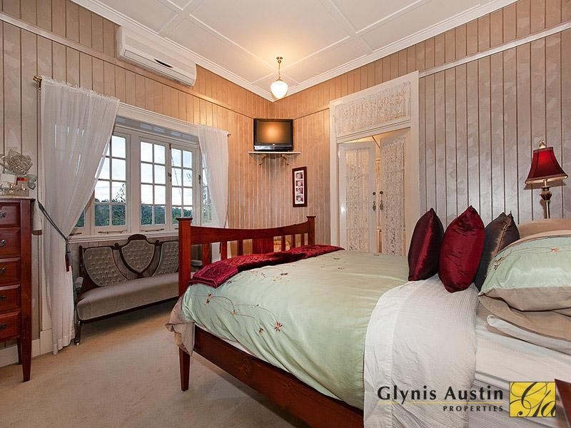 16 Vimy Street, Bardon QLD 4065