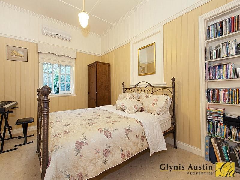 16 Vimy Street, Bardon QLD 4065