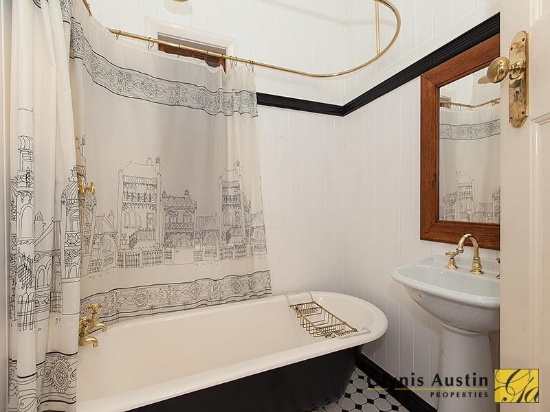 16 Vimy Street, Bardon QLD 4065