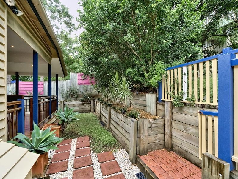 16 Vimy Street, Bardon QLD 4065