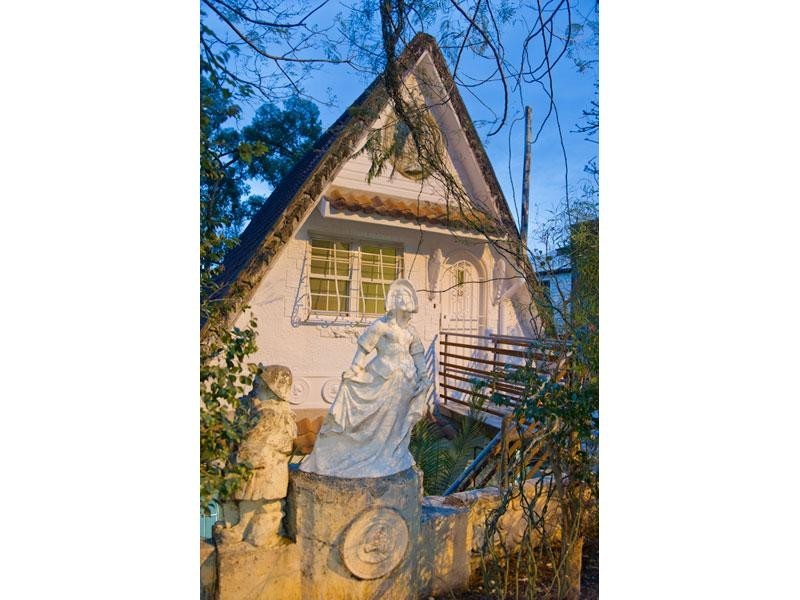 24 Macgregor Terrace, Bardon QLD 4065