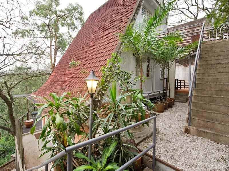 24 Macgregor Terrace, Bardon QLD 4065