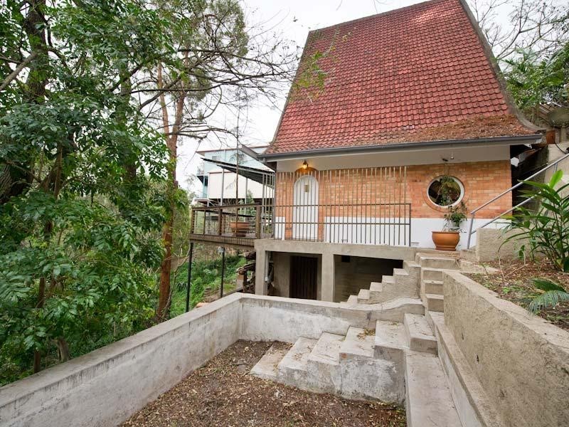 24 Macgregor Terrace, Bardon QLD 4065