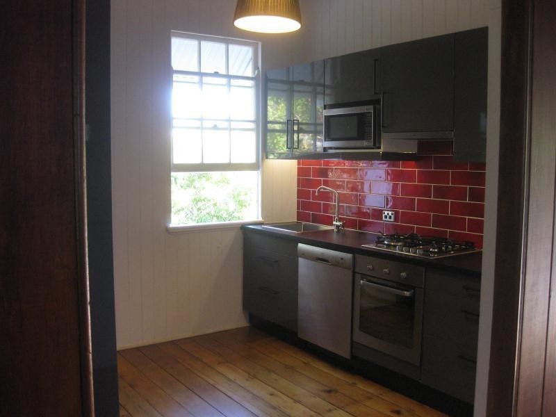 18 Beatrice Street, Bardon QLD 4065