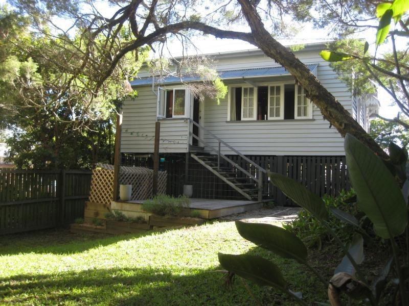 18 Beatrice Street, Bardon QLD 4065