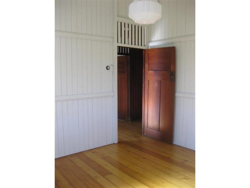 18 Beatrice Street, Bardon QLD 4065