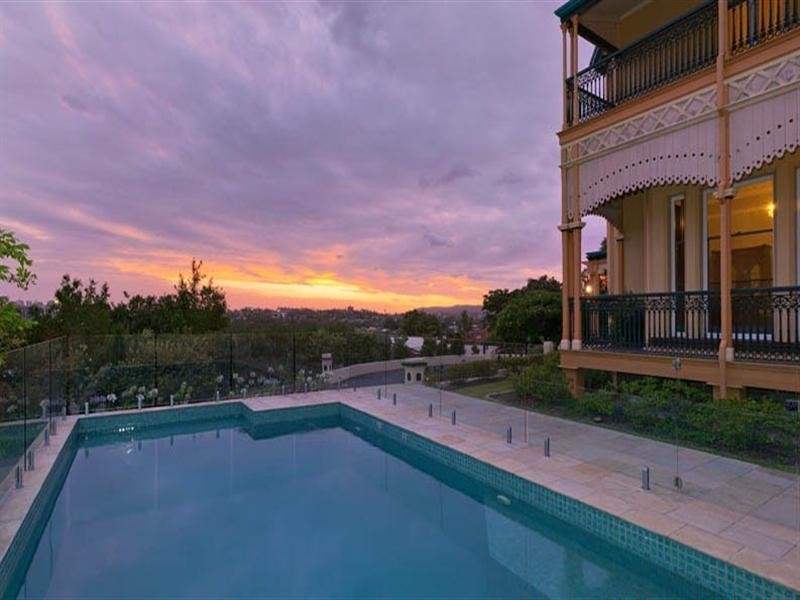 37 Seventh Avenue, Windsor QLD 4030