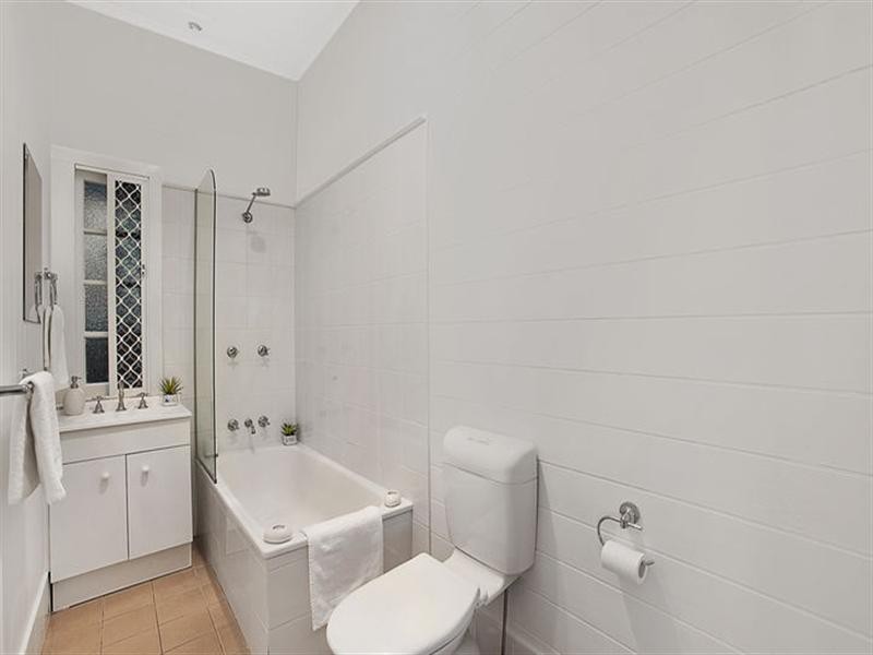 2 Federal Street, Red Hill QLD 4059