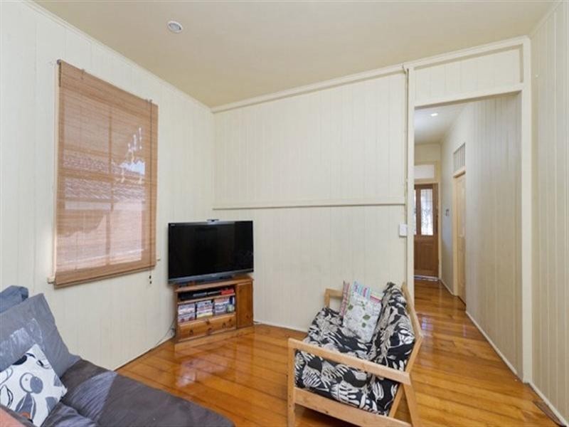 15 Water Street, Red Hill QLD 4059