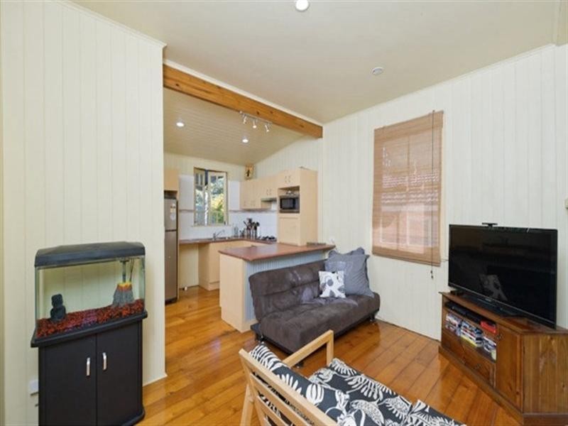 15 Water Street, Red Hill QLD 4059