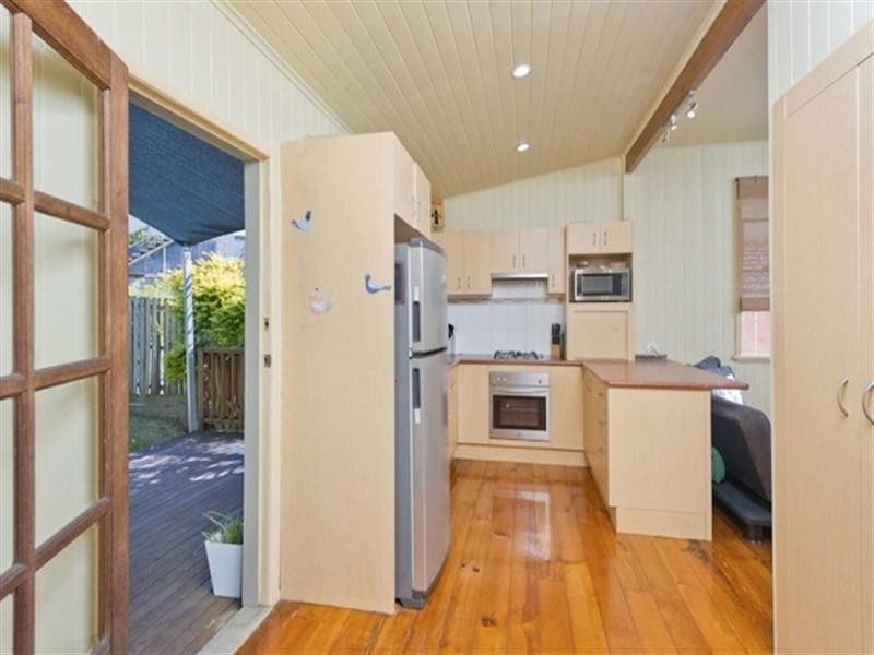 15 Water Street, Red Hill QLD 4059