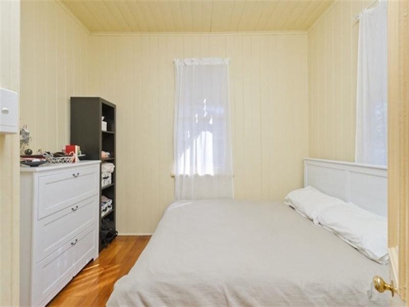 15 Water Street, Red Hill QLD 4059