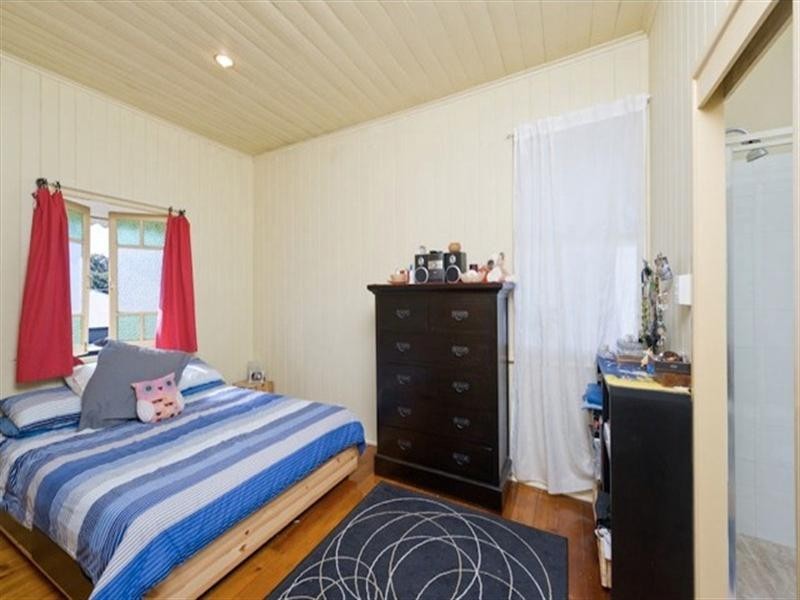 15 Water Street, Red Hill QLD 4059