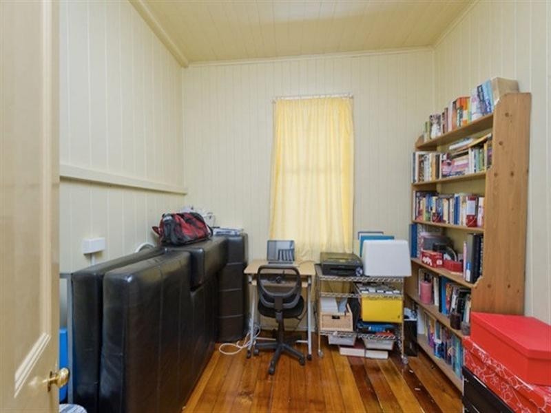 15 Water Street, Red Hill QLD 4059