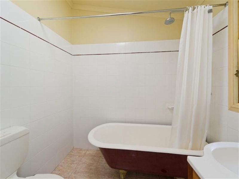 15 Water Street, Red Hill QLD 4059