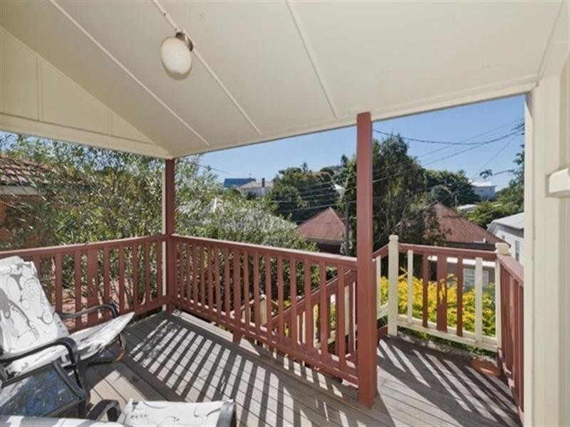 15 Water Street, Red Hill QLD 4059
