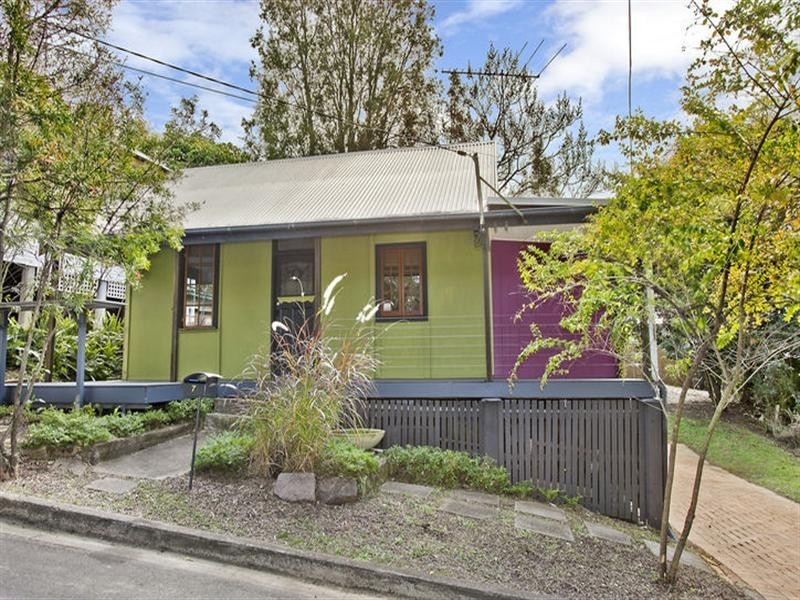 7 Carlyle Street, Red Hill QLD 4059