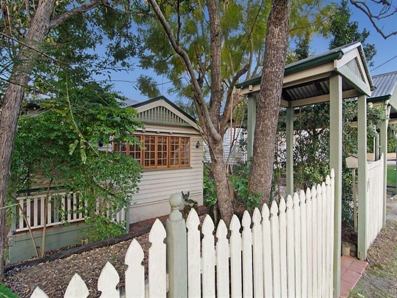 44 Sixth Avenue, Bardon QLD 4065