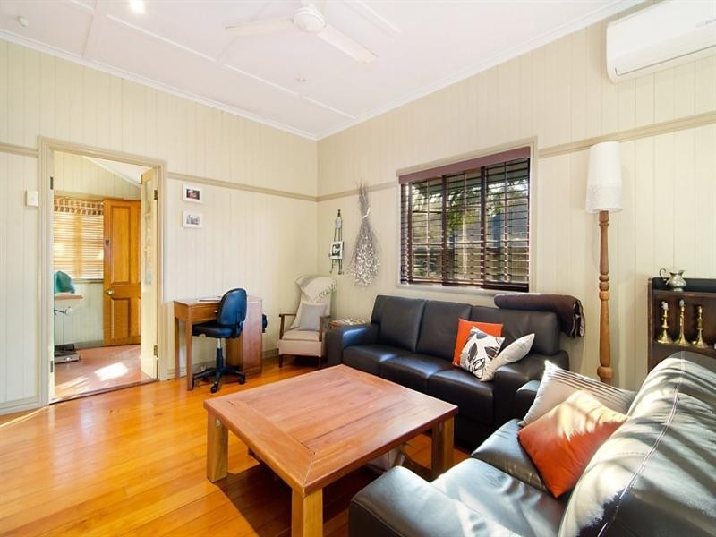 44 Sixth Avenue, Bardon QLD 4065