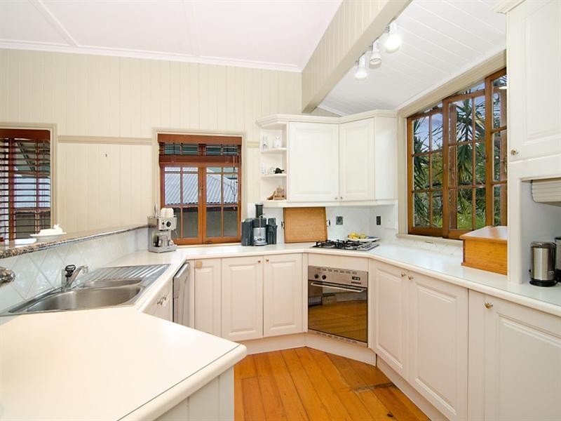 44 Sixth Avenue, Bardon QLD 4065