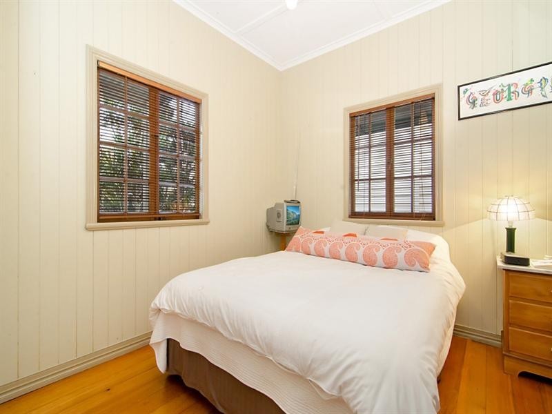 44 Sixth Avenue, Bardon QLD 4065