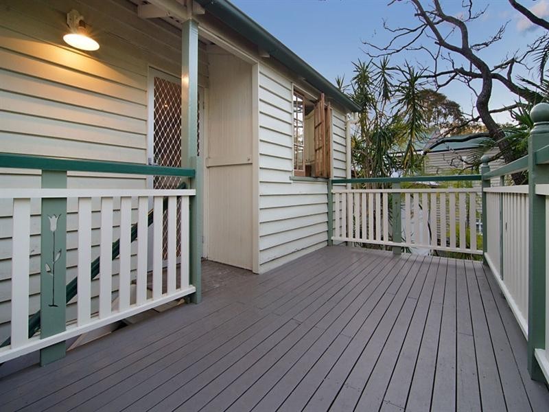 44 Sixth Avenue, Bardon QLD 4065
