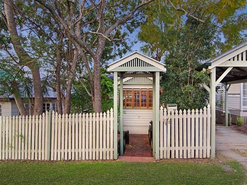 44 Sixth Avenue, Bardon QLD 4065