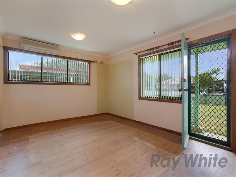 16 Cassia Crescent, Gateshead NSW 2290