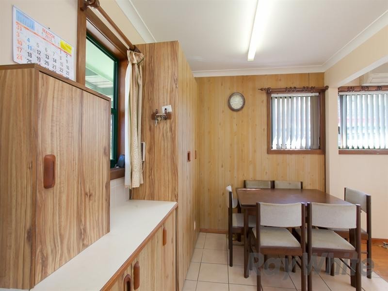 16 Cassia Crescent, Gateshead NSW 2290