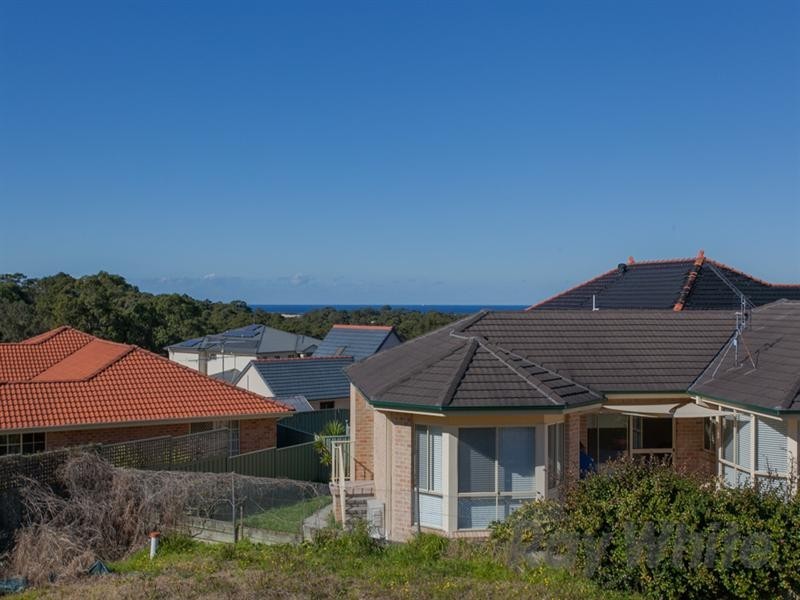 8 Maximillian Drive, Floraville NSW 2280