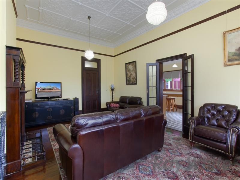 70 Elizabeth Street, Tighes Hill NSW 2297