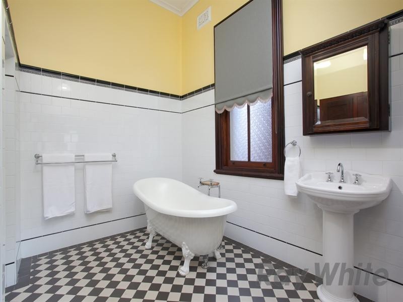 70 Elizabeth Street, Tighes Hill NSW 2297