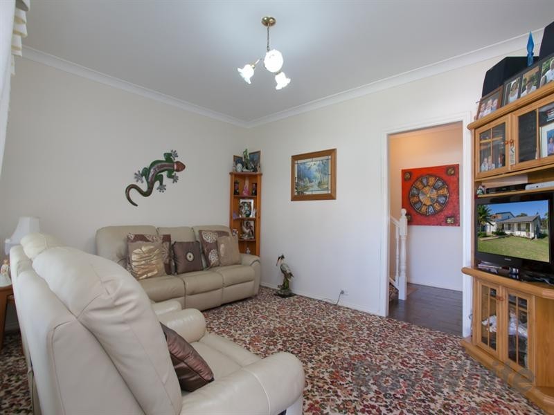 18 Jones Avenue, Warners Bay NSW 2282