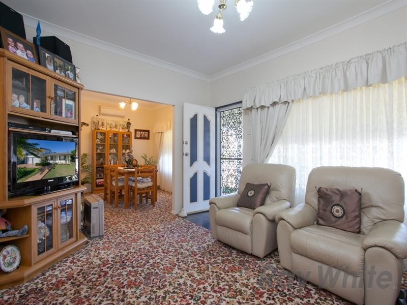 18 Jones Avenue, Warners Bay NSW 2282