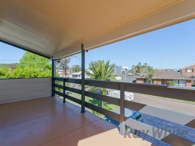 18 Jones Avenue, Warners Bay NSW 2282